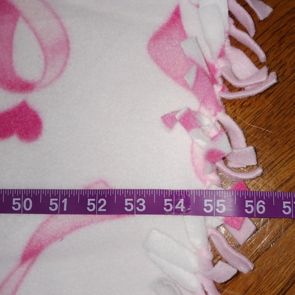 Pretty in pink fleece blanket - Picture 3 of 5